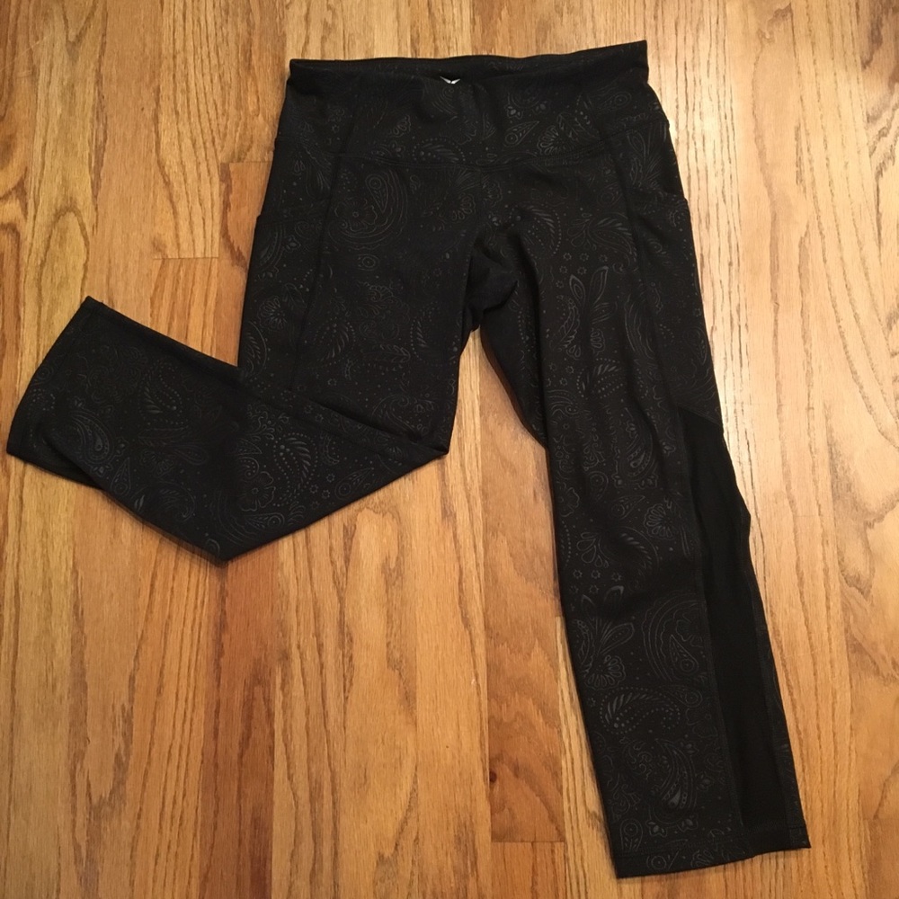 Black workout capris